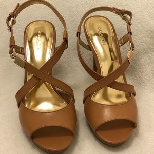 Coach Wendelle Classic Leather Heel Sz 8.5